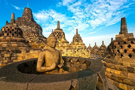  Le Relief de Borobudur : Un Voyage Mystique à Travers le Temps et la Foi !