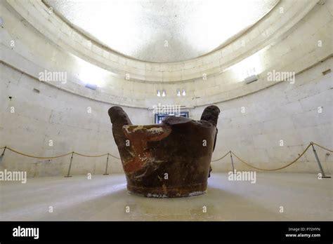 Le sarcophage de Théodoric: un témoignage flamboyant du pouvoir et de la foi