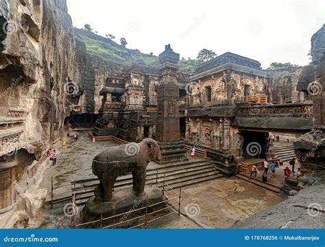 Le Kailasa Temple: Monumentale en pierre rouge et dédié à Shiva!