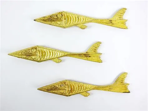 Le Vase aux Trois Poissons en Bronze Sculpté : Une Ode à la Vie Aquatique et au Savoir-Faire Artistique !